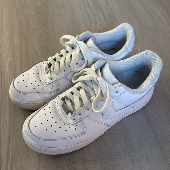 Air Force 1’s White - Picture 3 of 6